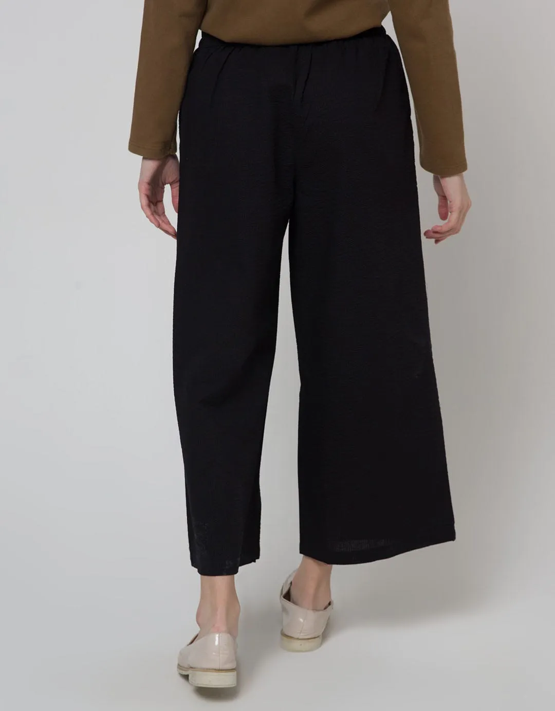 Details Long Pants Textured Fabric