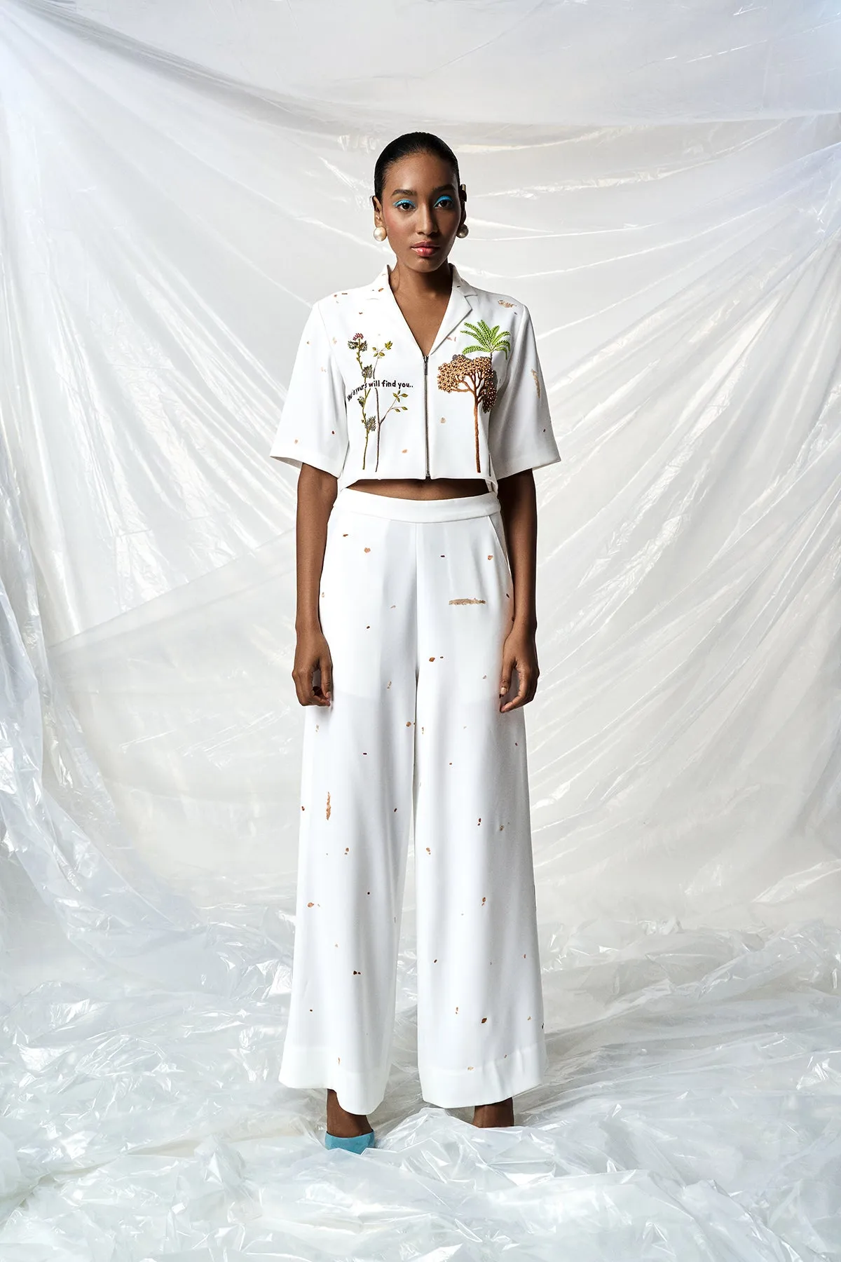 FLARED PANTS OF (SUMMER PLANT CROPPED SHIRT )