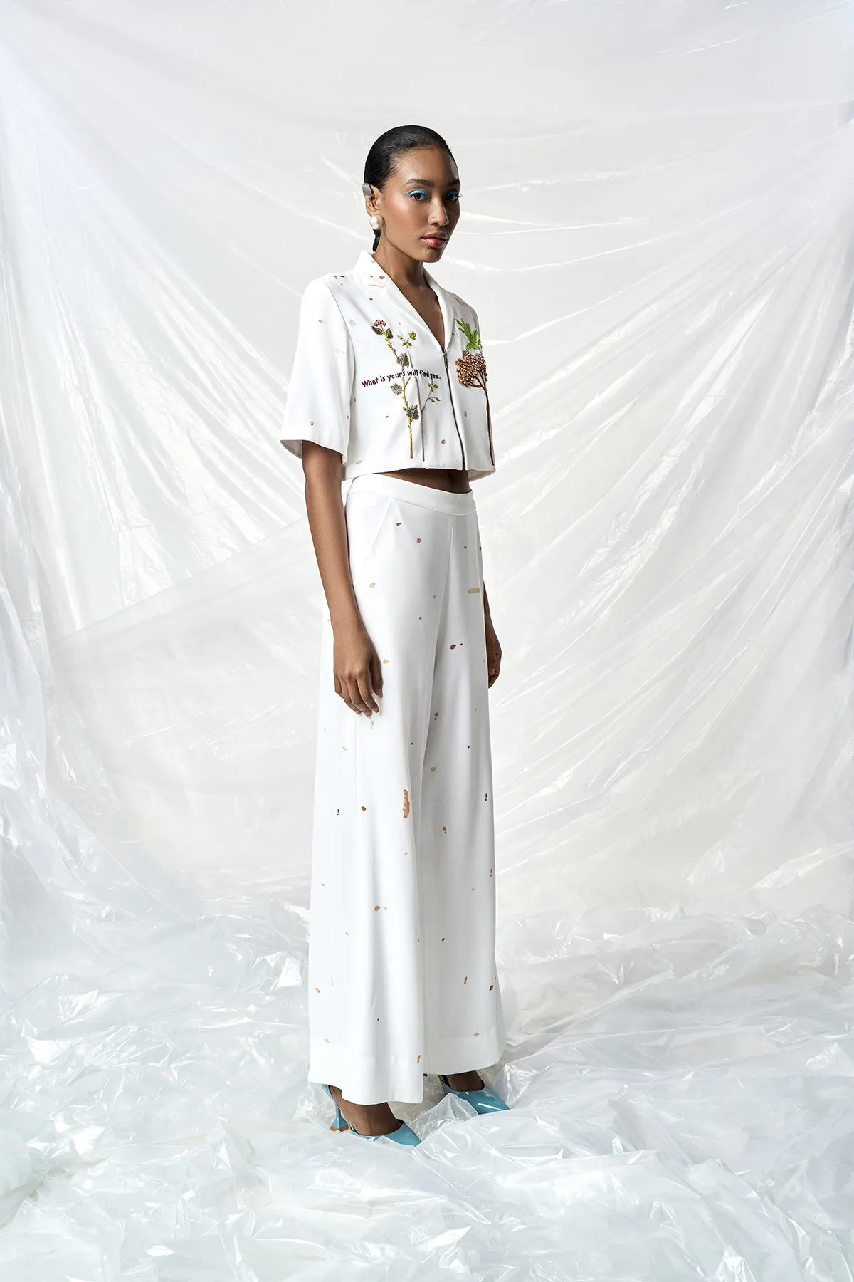 FLARED PANTS OF (SUMMER PLANT CROPPED SHIRT )