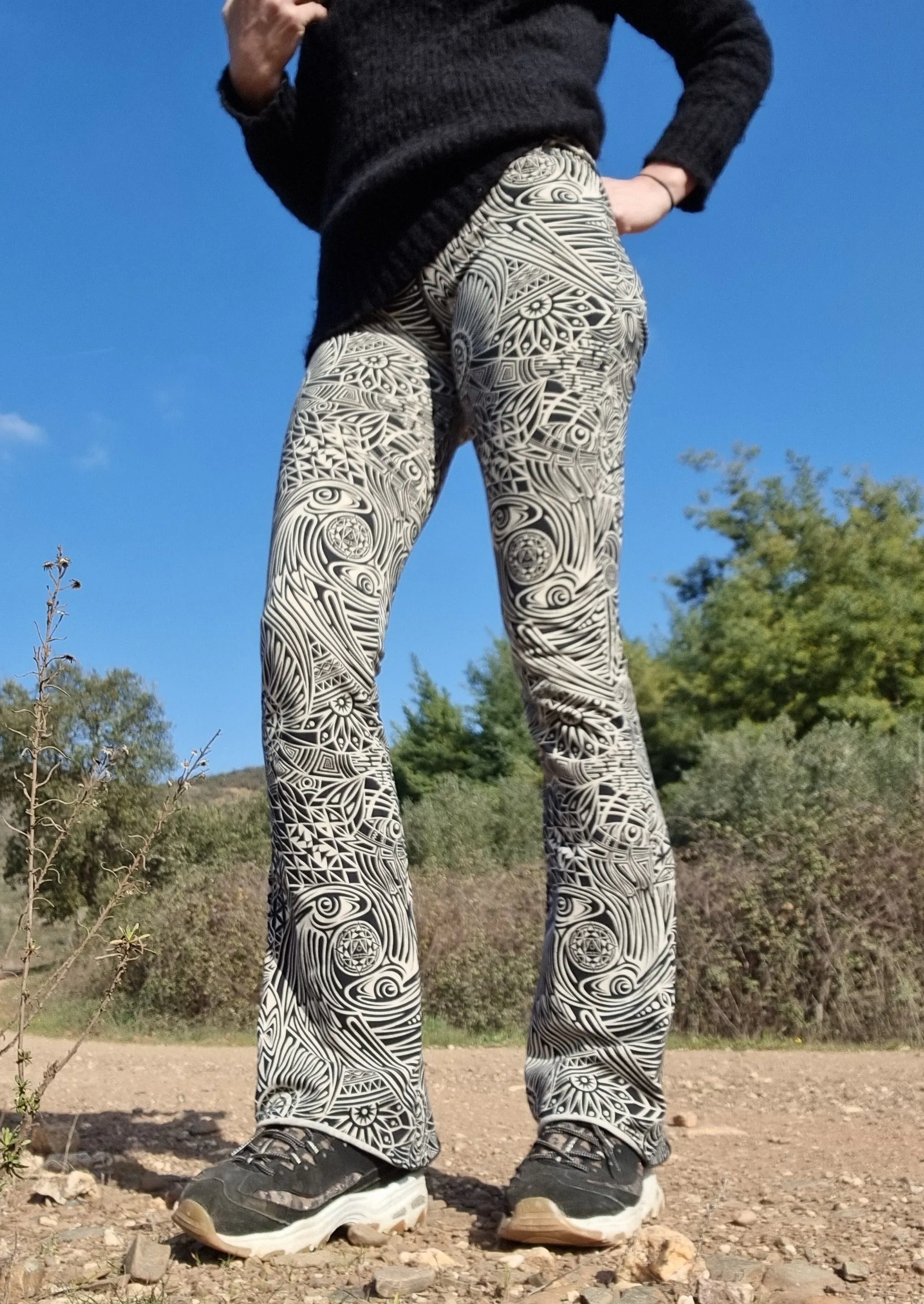 Tribal Flares - Cream Black